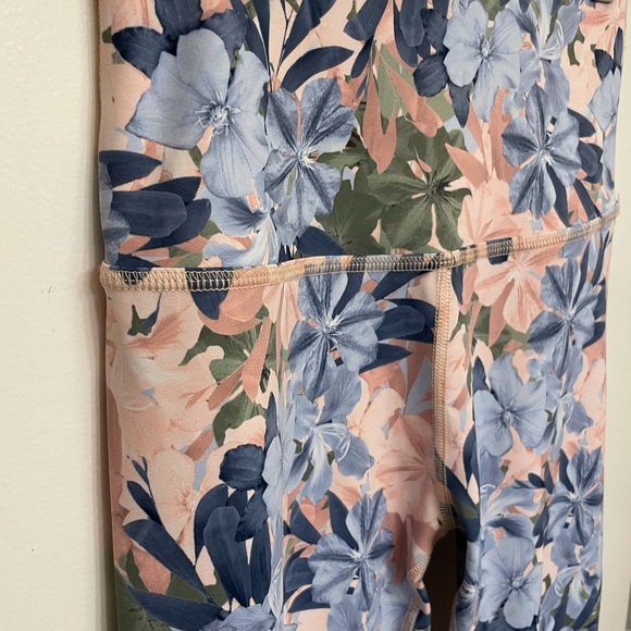 Beyond Yoga Floral Leggings Size Small/Never Worn! - Picture 2 of 2